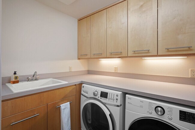 Building Photo - 2225 NW Reserve Camp Ct