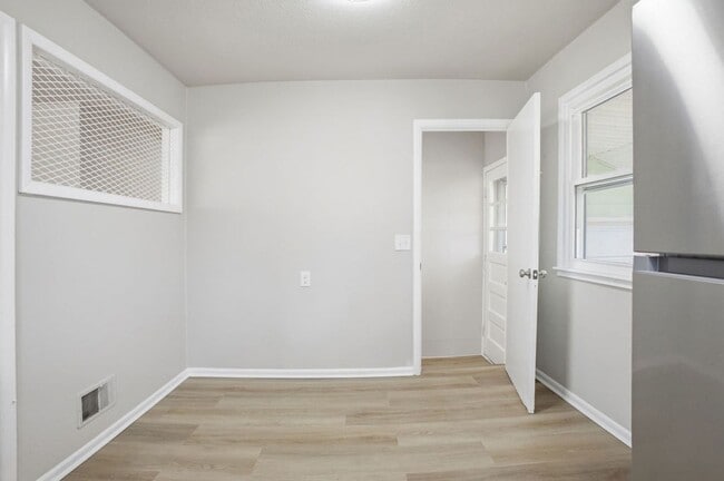 Building Photo - Spacious 3-Bed Home with Finished Basement and Extra Room