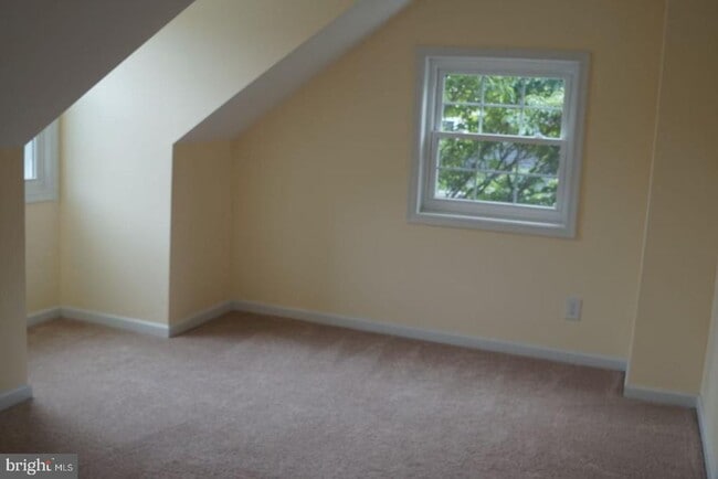 Building Photo - 6673 McLean Dr