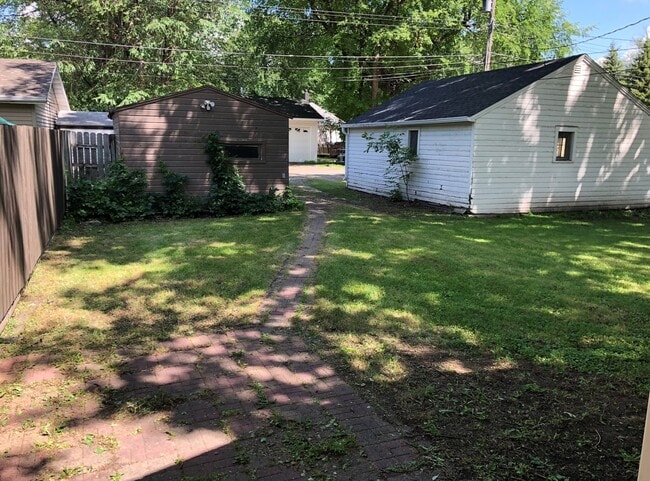 Building Photo - 2 Bed, 1 Bath Single Family House for Rent