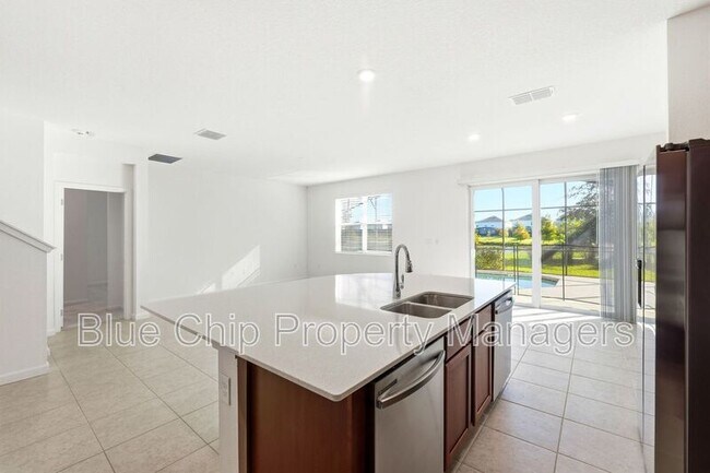 Building Photo - 211 Ballo Dr