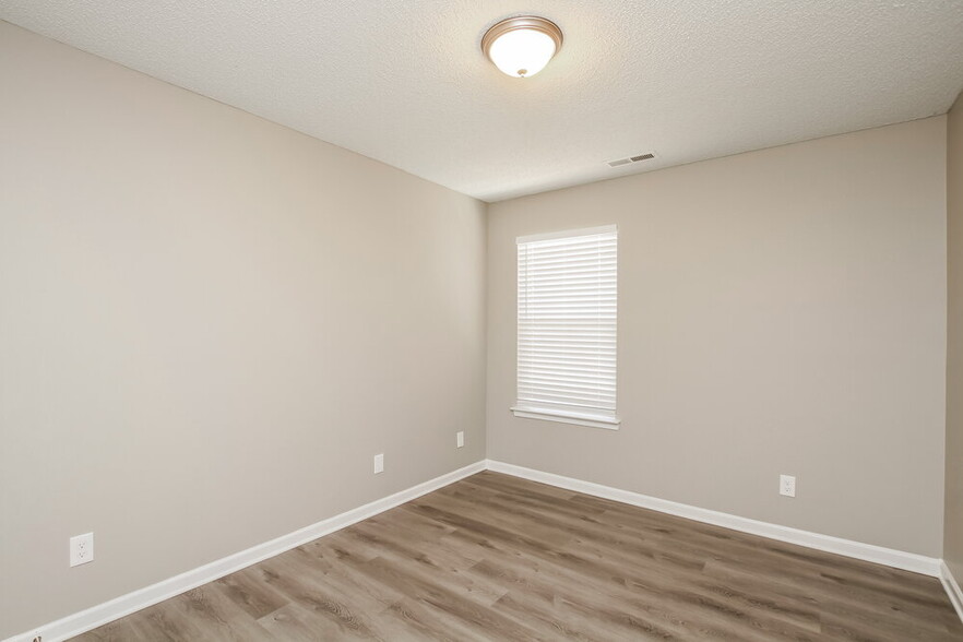 Building Photo - 141 Peterborough Dr