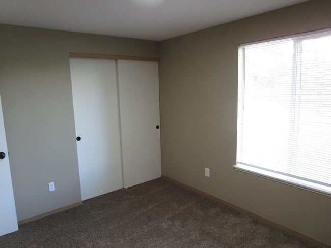 Building Photo - 3 Bedroom, 2 Bathroom Home on 2 Acres on Lower Side of Juniper Canyon - Available Now!