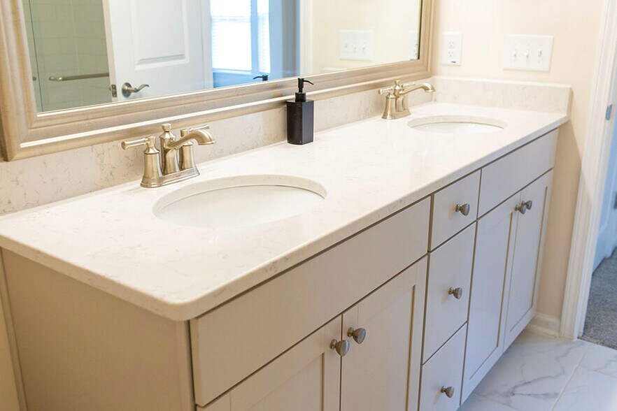 Building Photo - 400 White Oak Ridge Dr