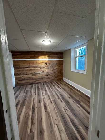 Building Photo - 92 Farview St