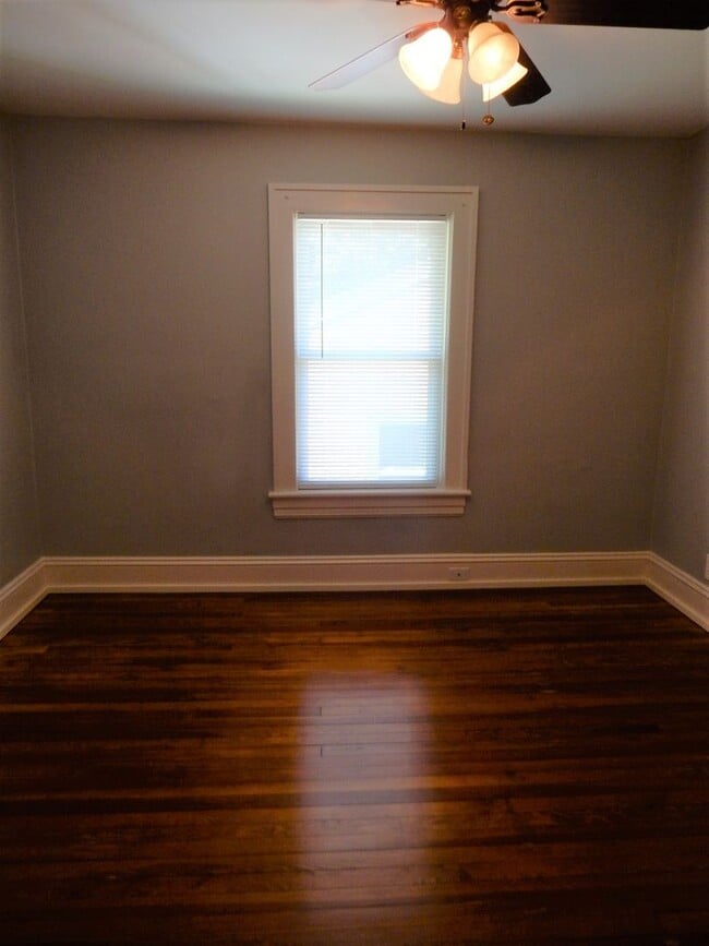 Building Photo - Grandin Court Foursquare convenient to SW ...