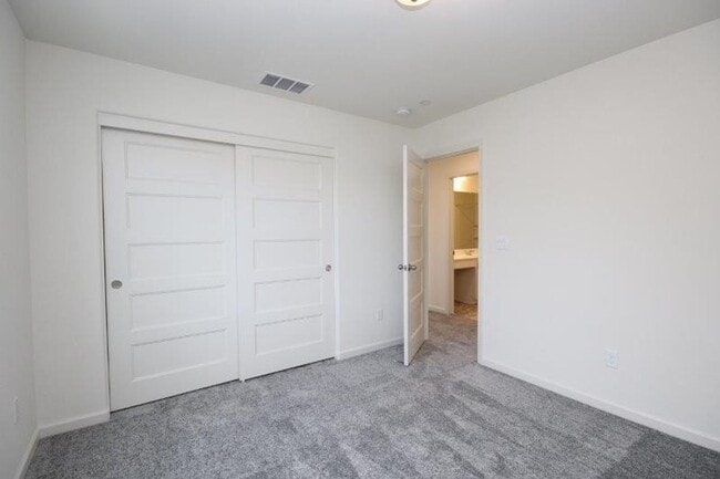 Building Photo - 3 Bed Home in Gated Elk Grove Community