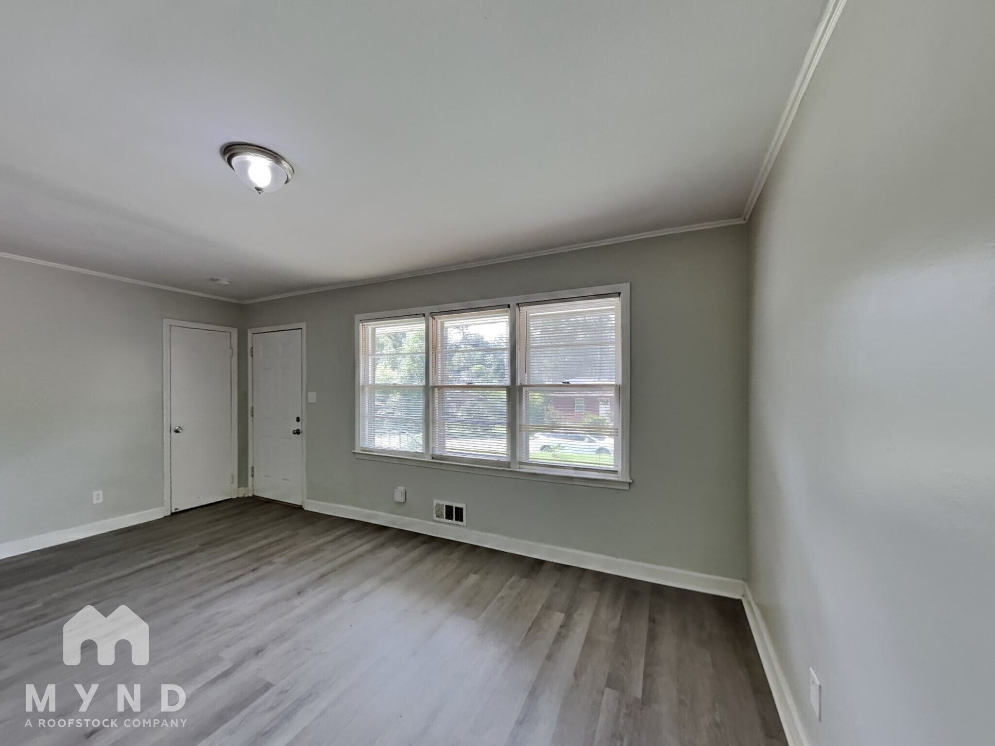 Building Photo - 1156 N Parkwood Dr