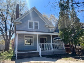 Building Photo - DO NOT MISS! Four-Bedroom Single Family Ho...