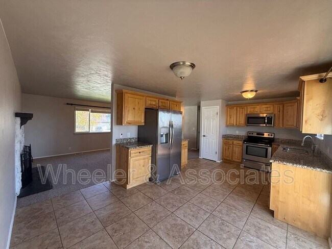 Building Photo - 2587 N 1450 E