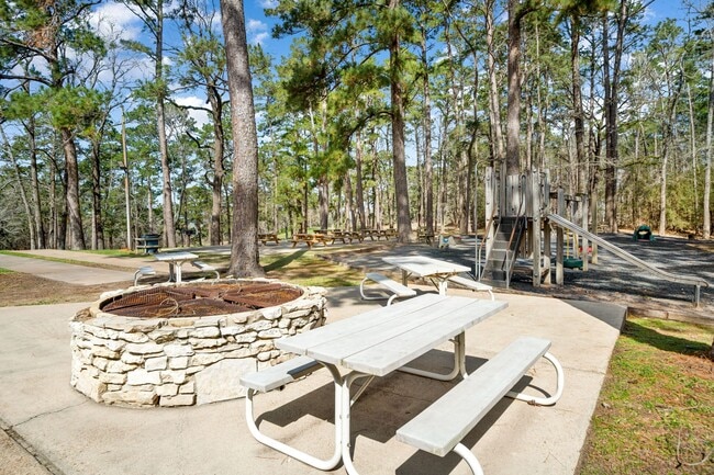Building Photo - 201 Sunny Hill Dr