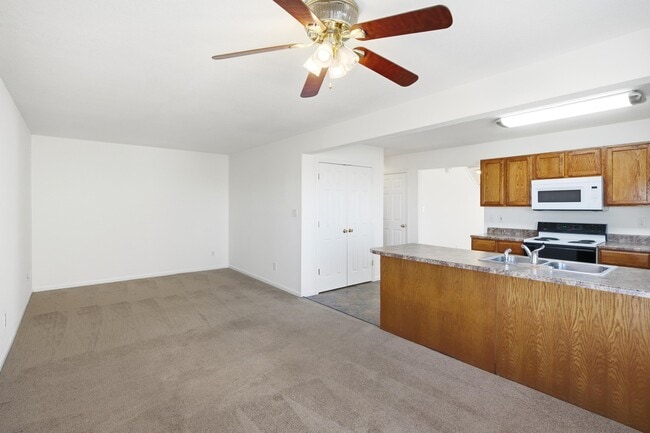 Building Photo - 2413 Northampton Dr