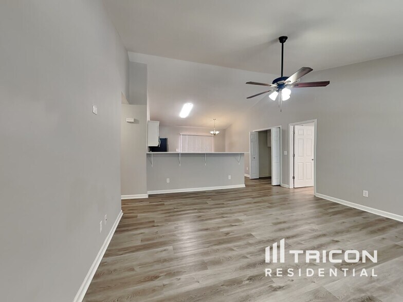 Building Photo - 868 Loch Lomond Cir