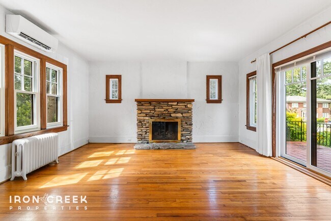 Building Photo - Charming Tudor Home in Historic Grove Park...
