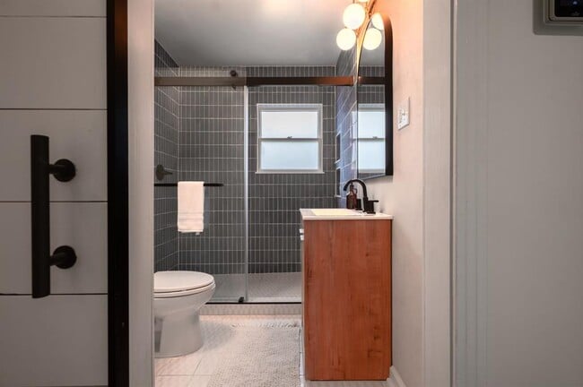 Building Photo - 503 Provines Dr