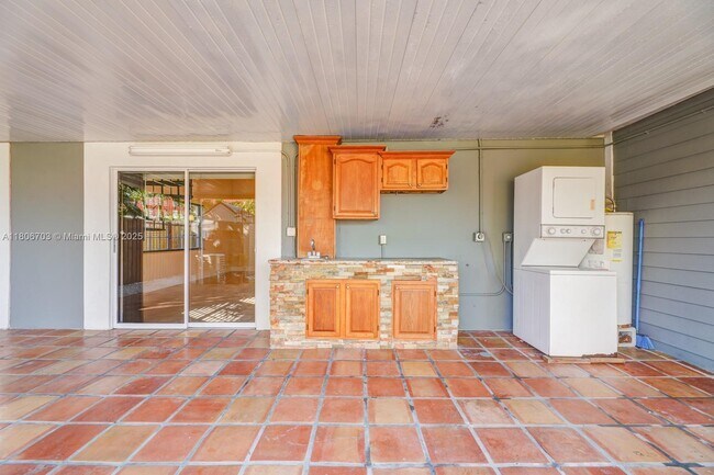 Building Photo - 6761 SW 13th Terrace