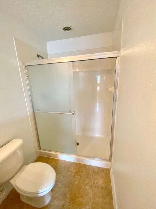 Building Photo - 3/2.5 Townhouse For Rent in SouthMeadow