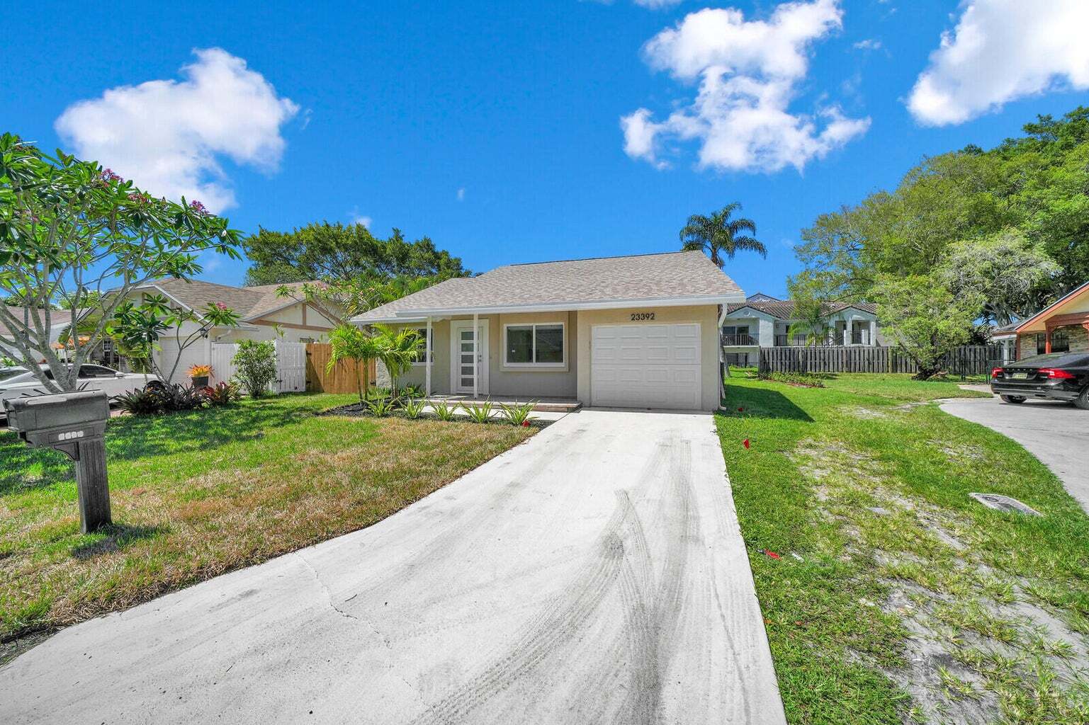 Building Photo - 23392 Country Club Dr E