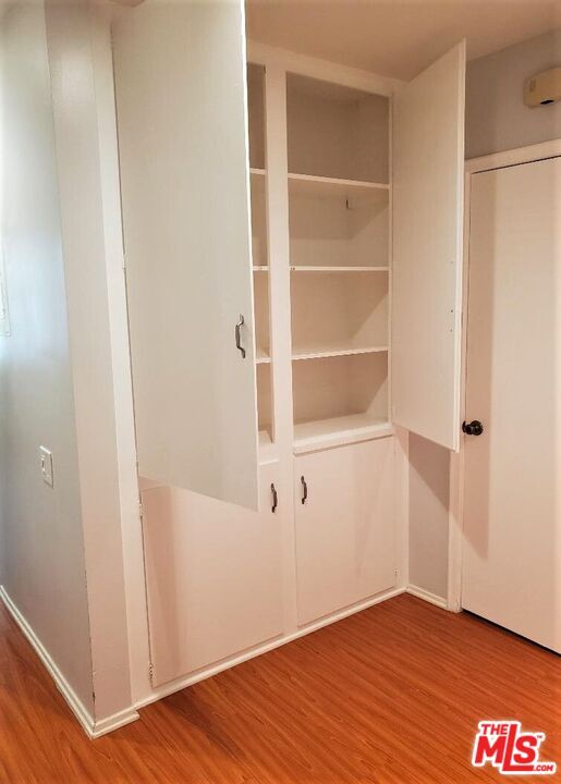 Building Photo - 435 N Palm Dr