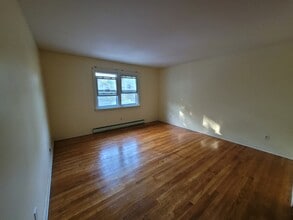 Building Photo - 56 Wakelee Ave