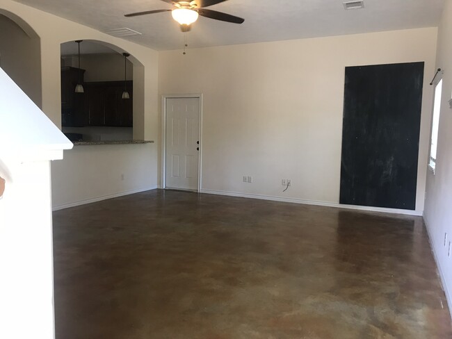 Building Photo - 3933 Riverside Pky