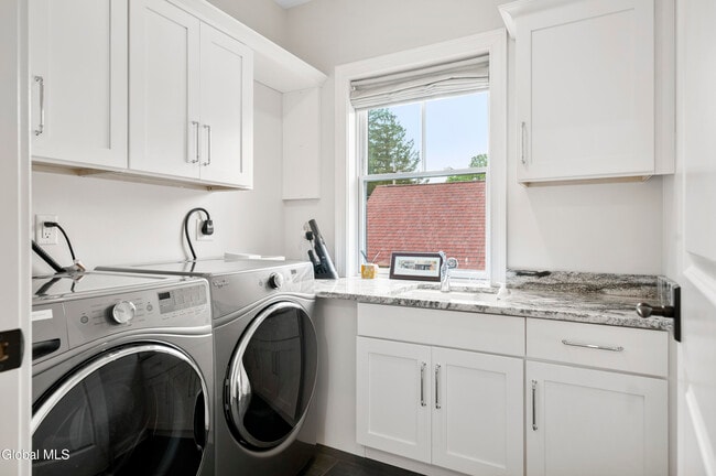 Building Photo - 37 White St