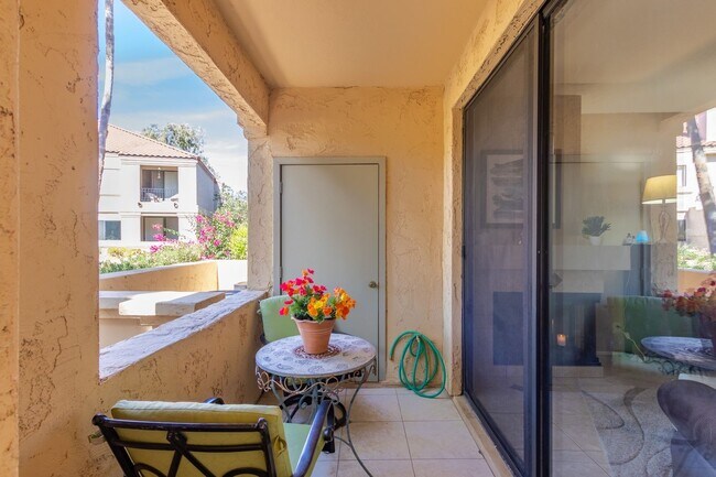 Building Photo - Two bedroom condo