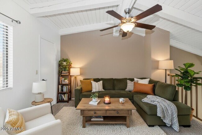 Building Photo - 5726 N 10th St