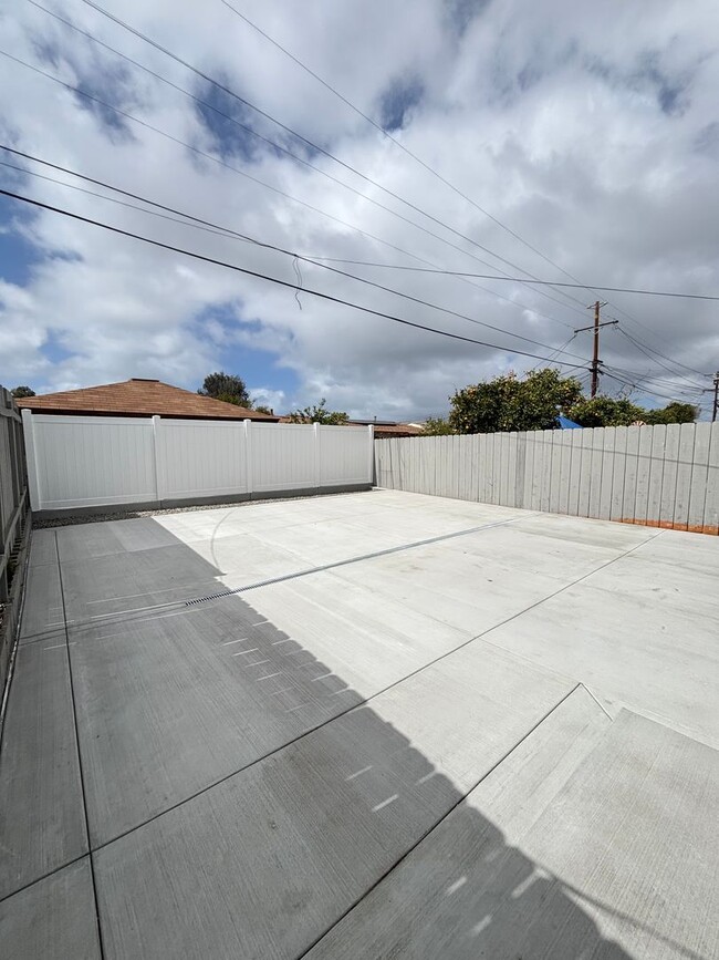 Building Photo - 2 bedrooms 1 bath duplex in Chula Vista.