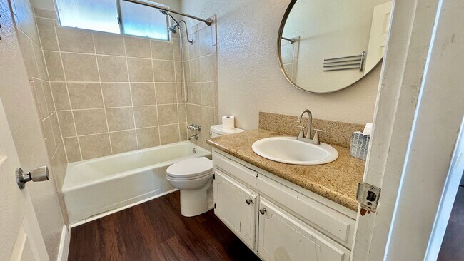 Building Photo - Gorgeous, renovated 4-bedroom home central...