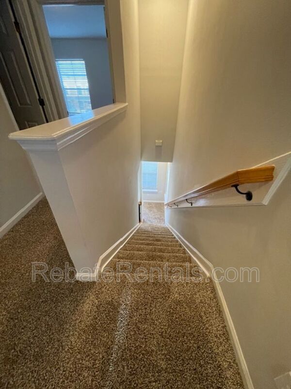 Building Photo - 13026 Sunset Lake Dr