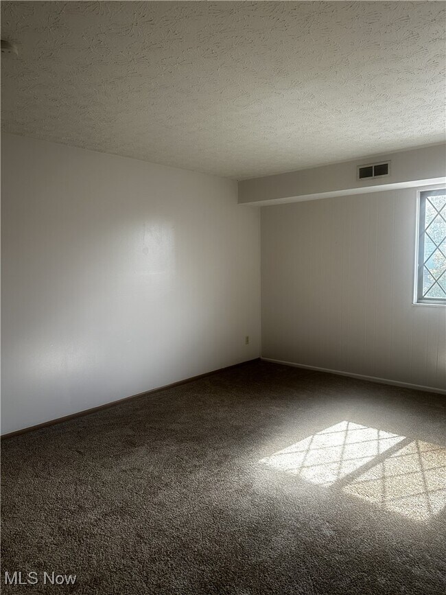 Building Photo - 4849 Grace Rd