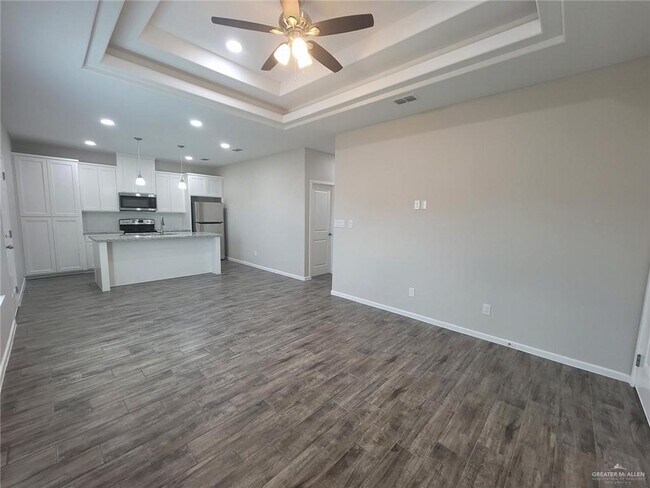 Building Photo - 19 Swallow Ave