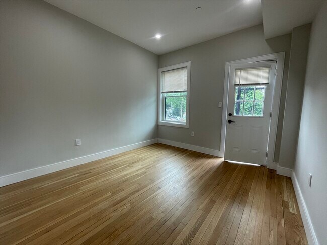 Building Photo - 145 Sutherland Rd