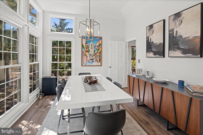 Building Photo - 9 Cromwell Ct