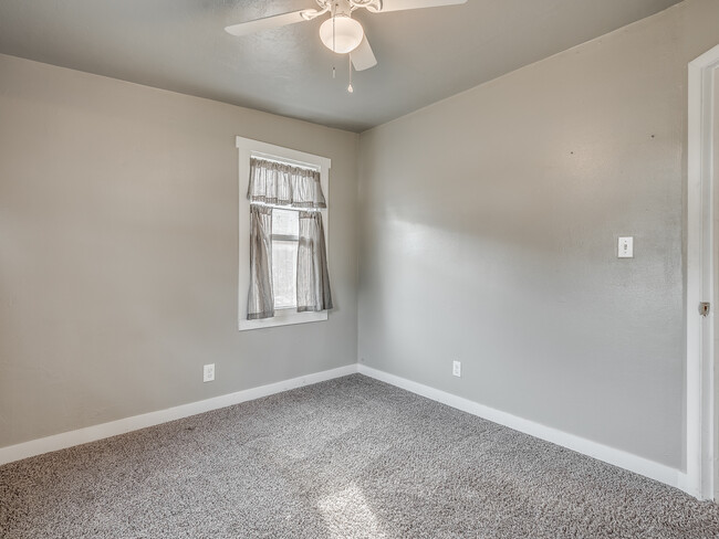 Building Photo - 1238 Iowa St
