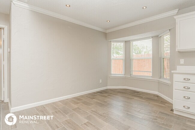 Building Photo - 6400 Avanti Dr