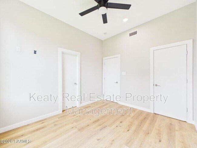Building Photo - 1120S Washington Street - Unit 201