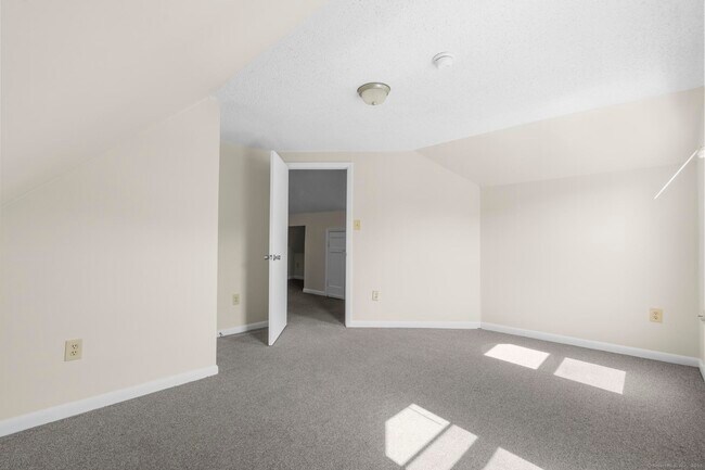 Building Photo - 45 Kossuth St