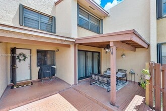 Building Photo - 241 W Park Dr