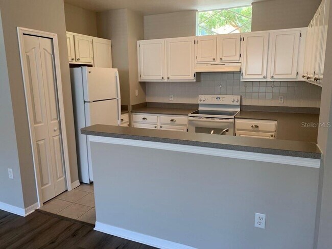 Building Photo - 2443 Legacy Lake Dr