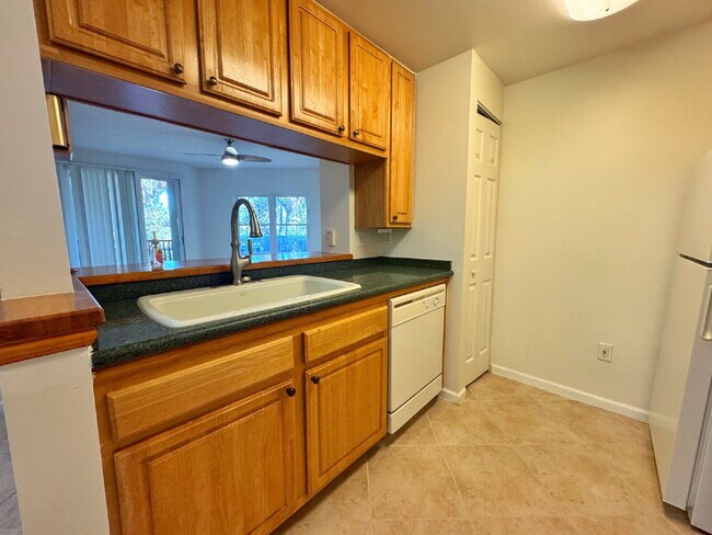 Building Photo - Las Palmas! 2 Bedroom | 2 Bathroom | Garage!