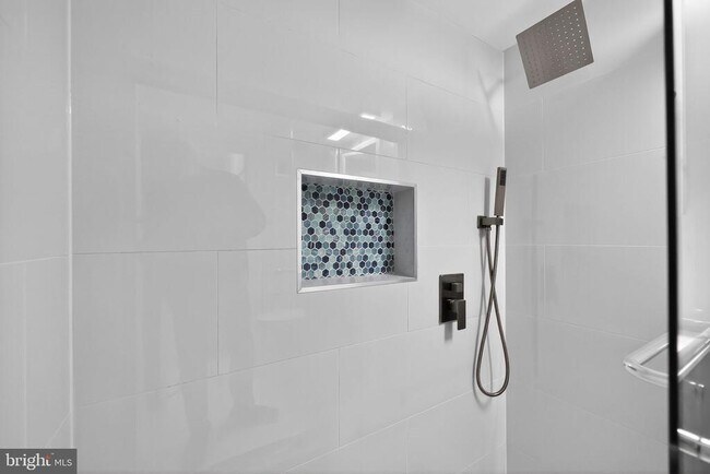 Building Photo - 2101 Chestnut St