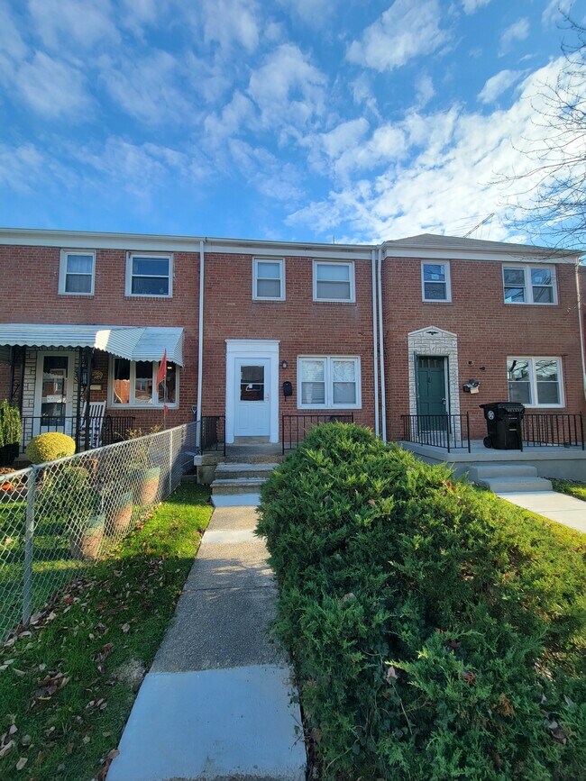 Primary Photo - 2224 Graythorn Rd