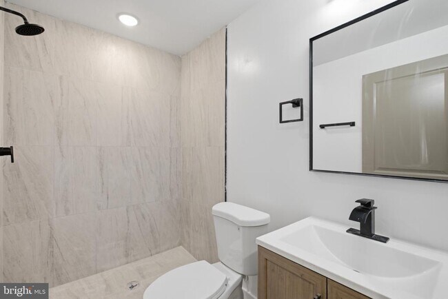 Building Photo - 669 N 39th St