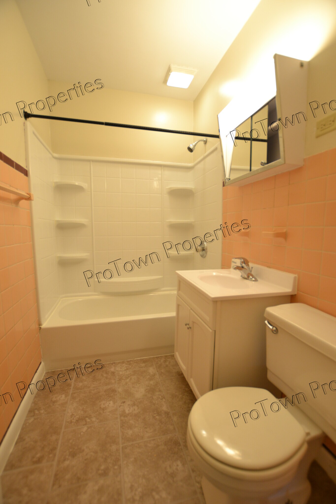 Building Photo - 719 Cowles Ave