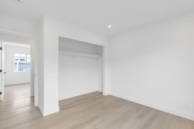 Building Photo - Fully Remodeled 4-Bed 2-Bath Home in Prime...