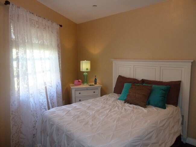 Bedroom - 1250 Edris Dr