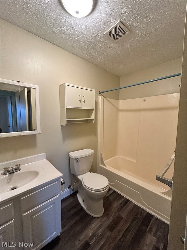 Building Photo - 200 Fernwood Rd