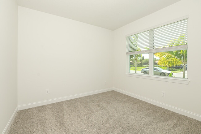 Building Photo - 9062 Dahlia Cir